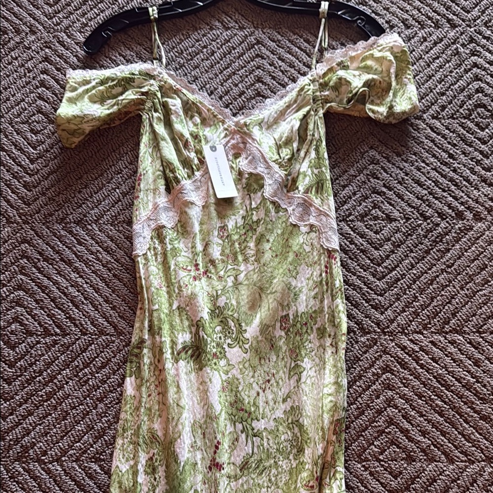 Chic Floral Lace-Trim Maxi Dress